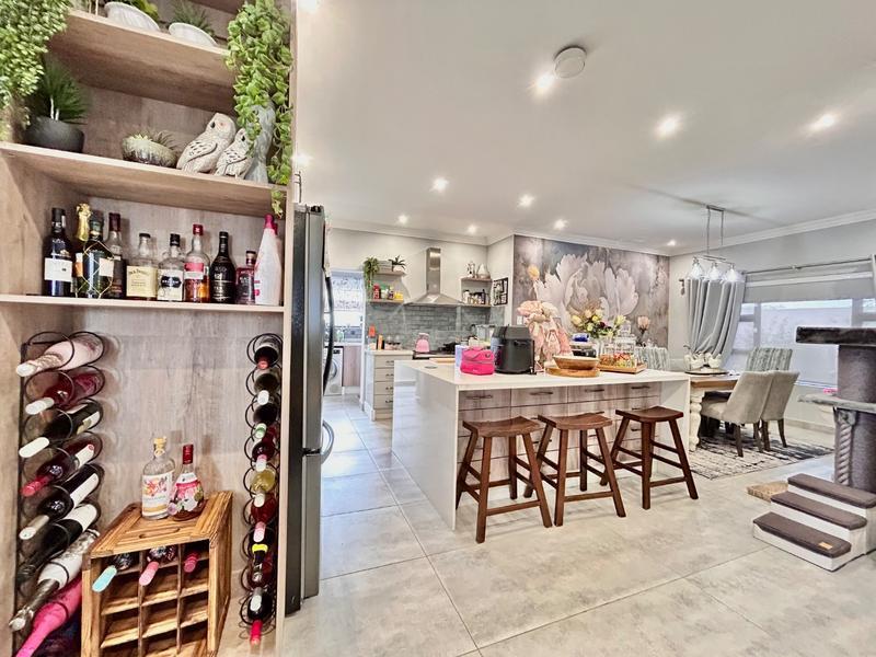 4 Bedroom Property for Sale in Everglades Estate North West